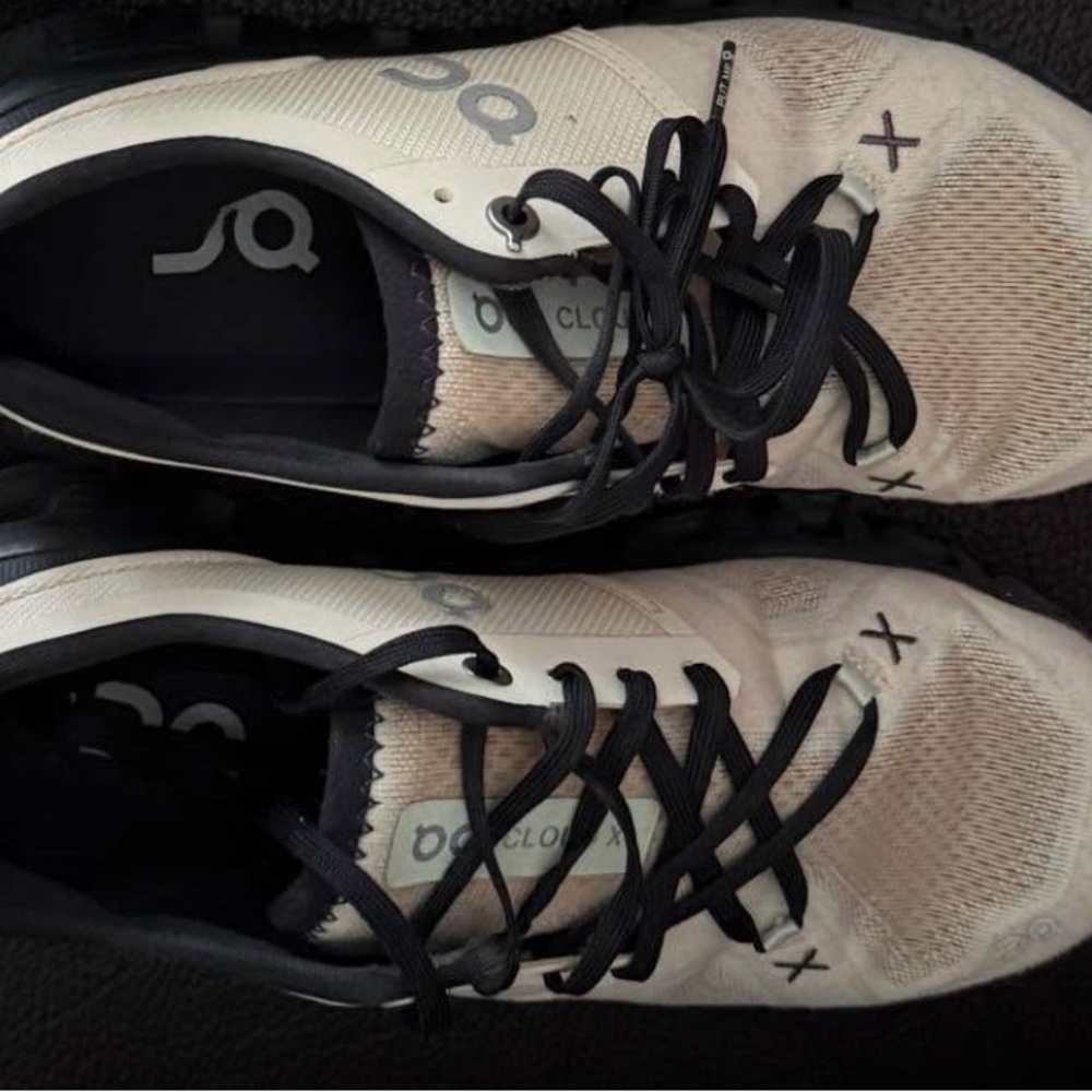On Running Cloud women’s  Running Shoes in Pale Blush Pink /Black
